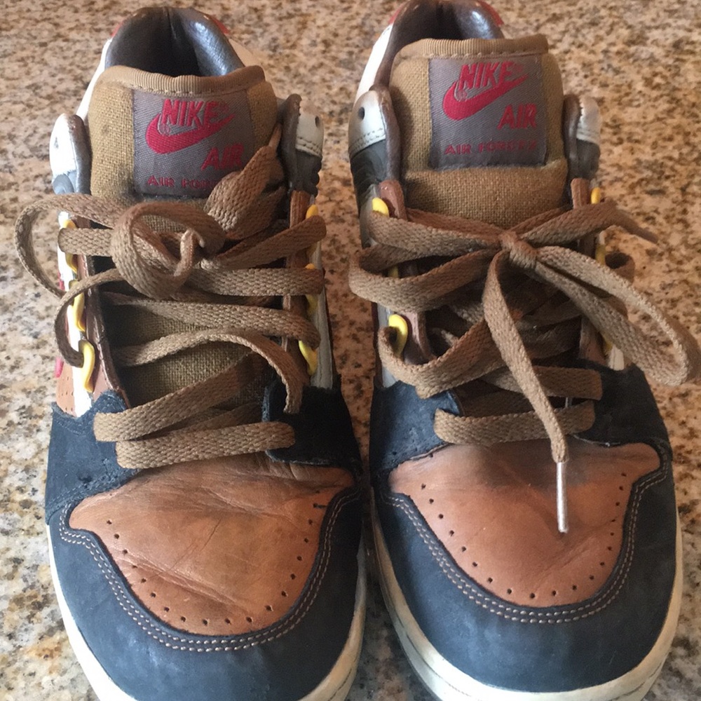 Men’s Nike Air Force 2.   size 9
